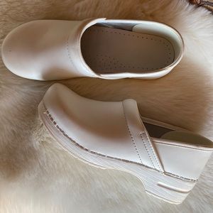 DANSKO WHITE NURSE SHOE SIZE 42